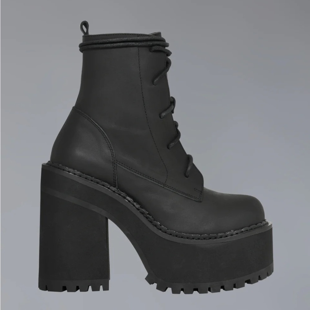 UNIF CHOKE BOOT BLACK LEATHER SIZE 7